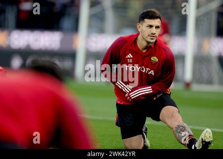 Neapel, Italien. Februar 2024. Foto Alessandro Garofalo/LaPresse 18 febbraio 2024 Frosinone, Italia Sport calcio Frosinone vs Roma - Campionato di calcio Serie A TIM 2023/2024 - stadio Benito Stirpe Nella Foto: Leandro Paredes (AS Roma); 18. Februar 2024 Frosinone, Italien Sport Fußball Frosinone vs Roma - italienische Fußballmeisterschaft Liga A TIM 2023/2024 - Benito Stirpe Stadion. Auf dem Bild: Leandro Paredes (AS Roma); Foto: LaPresse/Alamy Live News Stockfoto