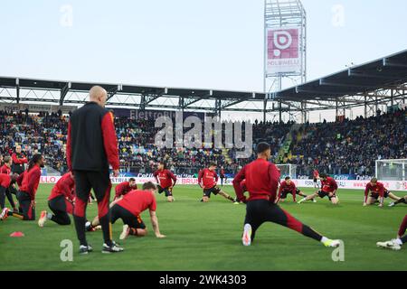 Neapel, Italien. Februar 2024. Foto Alessandro Garofalo/LaPresse 18 febbraio 2024 Frosinone, Italia Sport calcio Frosinone vs Roma - Campionato di calcio Serie A TIM 2023/2024 - stadio Benito Stirpe Nella Foto: riscaldamento Roma 18. Februar 2024 Frosinone, Italien Sport Fußball Frosinone vs Roma - italienische Fußball Meisterschaft Liga A TIM 2023/2024 - Benito Stirpe Stadion. Im Bild: Roma warm up Credit: LaPresse/Alamy Live News Stockfoto