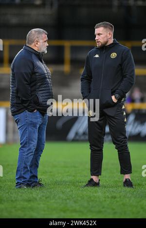 Castleford, England - 17. Februar 2024 - Shaune WANE und Mike Cooper. Rugby League Betfred Super League Round One, Castleford Tigers vs Wigan Warriors im Ming-A-hose Stadium, Castleford, UK Dean Williams Stockfoto