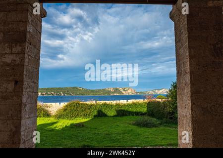 Malerische Aussicht vom berühmten Schloss von Pylos oder Niokastro in Pylos Stadt, Navarino Gegend, Messinia, Griechenland. Stockfoto