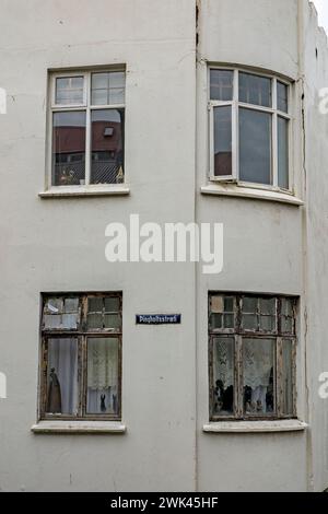 Detailfassade des Wohngebäudes in Reykjavik, Island. Stockfoto