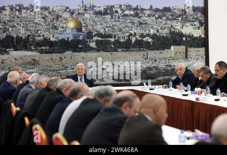 Palästinensischer Präsident Mahmud Abbas leitet ein Treffen der palästinensischen Führung der palästinensische Präsident Mahmud Abbas leitet am 18. Februar 2024 ein Treffen der palästinensischen Führung in Ramallah. Foto: Thaer Ganaim apaimages Ramallah West Bank Palästinensische Gebiete 180224 Ramallah PPO 008 Copyright: XapaimagesxThaerxGanaimxxapaimagesx Stockfoto