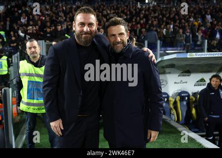 Neapel, Italien. Februar 2024. Foto Alessandro Garofalo/LaPresse 18 febbraio 2024 Frosinone, Italia Sport calcio Frosinone vs Roma - Campionato di calcio Serie A TIM 2023/2024 - stadio Benito Stirpe Nella Foto: Daniele de Rossi allenatore (AS Roma);Eusebio Di Francesco (Frosinone Calcio); 18. Februar 2024 Frosinone, Italien Sport Fußball Frosinone vs Roma - italienische Fußballmeisterschaft Liga A TIM 2023/2024 - Benito Stirpe Stadion. Auf dem Bild: Daniele de Rossi Coach (AS Roma); Eusebio Di Francesco (Frosinone Calcio); Credit: LaPresse/Alamy Live News Stockfoto