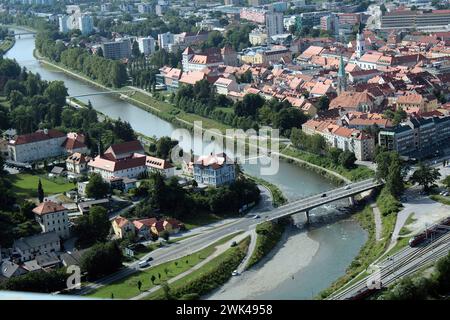 Fluss Savinja von der alten Burg Celje Stockfoto