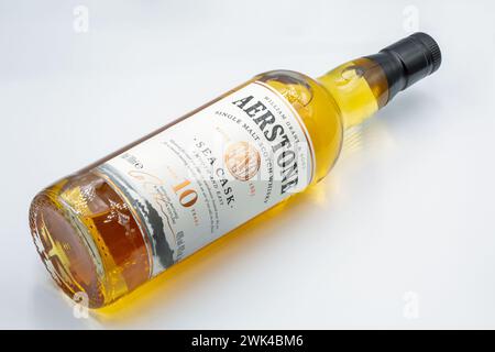 Kiew, Ukraine - 6. September 2022: Studio-Shooting von Aerstone Single Malt Scotch Sea Cask Whisky Flasche Nahaufnahme gegen weiß. William Grant und Sons d Stockfoto