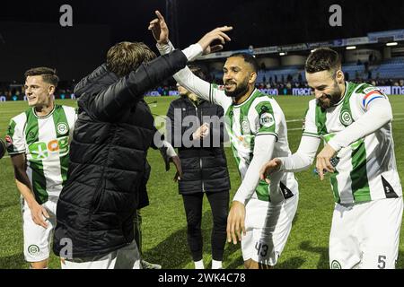 EINDHOVEN - 18-02-2024. Jan Louwers Stadion. Keuken Kampioen Divisie, KKD. Saison 2023-2024. FC Eindhoven - FC Groningen. Endpunktzahl 0:3. Groninger Spieler Luciano Valente, Groninger Spieler Marco Rente, Groninger Spieler Marvin Peersman feiert den Sieg. Beschreibung: Pro Shots/Alamy Live News Stockfoto