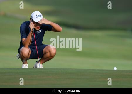 SERDANG - 18. Februar: Denwit Boriboonsub aus Thailand steht am 18. Februar 2024 im Mines Resort & Golf Club, Serdang, Selangor, Malaysia, am 1. Loch in der Finalrunde 0f IRS Prima Malaysia Open 2024. (Foto von Ali Mufti) Credit: Ali Mufti/Alamy Live News Stockfoto