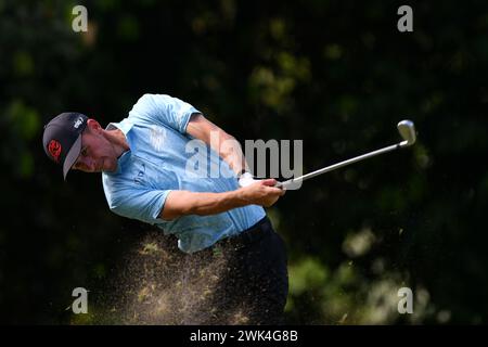 SERDANG - 18. Februar: David Puig aus Spanien macht am 18. Februar 2024 den zweiten Abschlag in der Finalrunde 0f IRS Prima Malaysia Open 2024 im Mines Resort & Golf Club, Serdang, Selangor, Malaysia. (Foto von Ali Mufti) Credit: Ali Mufti/Alamy Live News Stockfoto