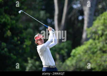 SERDANG - 18. Februar: Jared du Toit aus Kanada schoss sein Abschlag beim 2. Loch in der Finalrunde 0f IRS Prima Malaysia Open 2024 im Mines Resort & Golf Club, Serdang, Selangor, Malaysia am 18. Februar 2024. (Foto von Ali Mufti) Credit: Ali Mufti/Alamy Live News Stockfoto