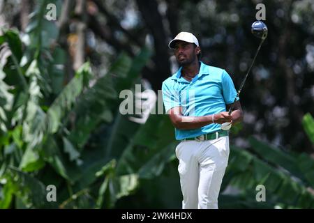 SERDANG - 18. Februar: Khavis Varadan aus Malaysia schoss sein Abschlag auf dem 18. Green während der Finalrunde 0f IRS Prima Malaysia Open 2024 im Mines Resort & Golf Club, Serdang, Selangor, Malaysia am 18. Februar 2024. (Foto von Ali Mufti) Credit: Ali Mufti/Alamy Live News Stockfoto