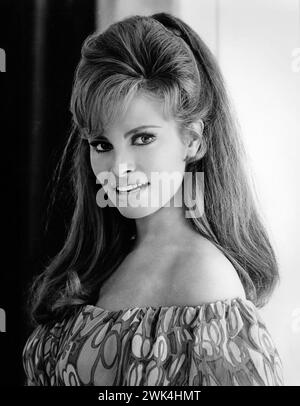 Raquel Welch. Porträt der amerikanischen Schauspielerin Jo Raquel Welch (geb. Tejada; 1940–2023) im Jahr 1967 Stockfoto