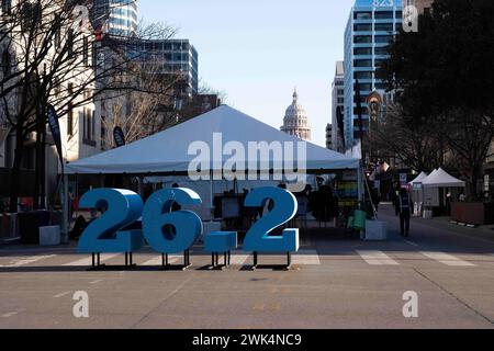 Austin, Texas, USA. 18. Februar 2024: Austin Marathon 26.2. Austin, Texas. Mario Cantu/CSM. Quelle: Cal Sport Media/Alamy Live News Stockfoto