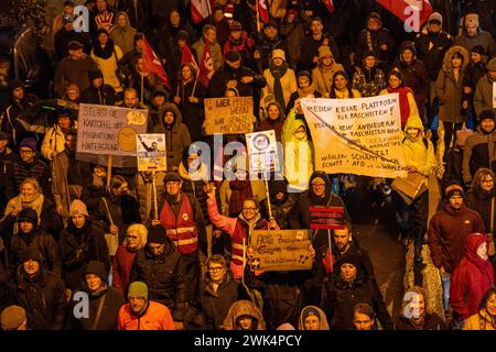 Demonstration mit bis zu 10,000 Teilnehmern, gegen Rechtsextremismus und die AFD in der Innenstadt von Essen, NRW, Deutschland, Anti-AFD Demo *** Demonstration mit bis zu 10.000 Teilnehmern, gegen Rechtsextremismus und die AFD in der Innenstadt von Essen, NRW, Deutschland, Anti-AFD Demo Stockfoto