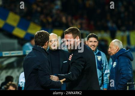 Frosinone, Italien. Februar 2024. Daniele de Rossi Coach von A.S. Roma und Eusebio Di Francesco Coach von Frosinone Calcio während Frosinone Calcio vs AS Roma, italienischer Fußball Serie A Spiel in Frosinone, Italien, 18. Februar 2024 Credit: Independent Photo Agency/Alamy Live News Stockfoto