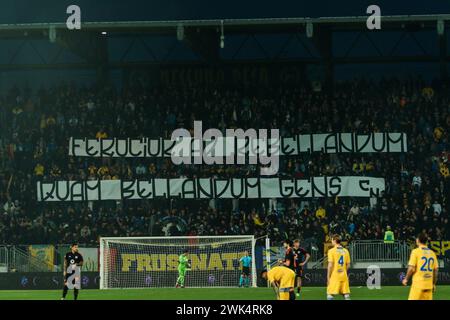 Frosinone, Italien. Februar 2024. Frosinone Fans während Frosinone Calcio vs AS Roma, italienische Fußball Serie A Spiel in Frosinone, Italien, 18. Februar 2024 Credit: Independent Photo Agency/Alamy Live News Stockfoto