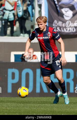 Victor Kristiansen aus Bologna spielt am 18. Februar 2024 beim Fußballspiel SS Lazio – Bologna FC Stadio Olimpico in Rom. Stockfoto