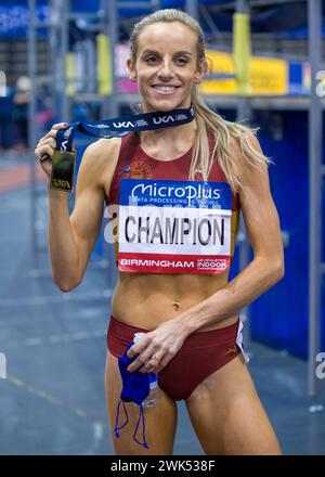 17/18. Februar 2024, Utilita National Indoor Arena, Birmingham, Großbritannien. Veranstaltung: 2024 Leichtathletikmeisterschaften in Großbritannien. Bildunterschrift: Georgia Bell - Womens 1500m Champion. Bild: Mark Dunn / Alamy Live News (Sport) Stockfoto