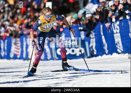 Minneapolis, Minnesota, USA, 18. Februar 2024: Die US-Amerikanerin Jessie Diggins ist auf dem Weg zum dritten Platz beim 10-km-FIS-Skilanglauf-Rennen der Frauen im Theodore Wirth Regional Park in Minneapolis, Minnesota, USA. Autor: John Lazenby/Alamy Live News Stockfoto