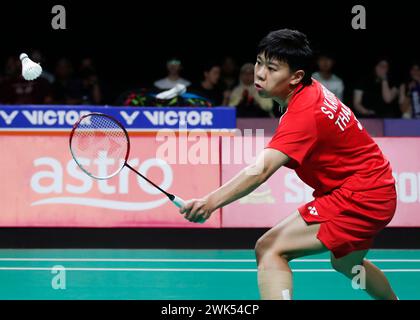 Kuala Lumpur, Malaysia. Februar 2024. Katethong Supanida aus Thailand im Kampf gegen Sindhu Pusarla Venkata aus Indien (nicht abgebildet) während des Women's Singles Finals der SELANGOR Badminton Asia Team Championships 2024 im Setia City Convention Centre in Shah Alam, Selangor, Malaysia. Endpunktzahl: Sindhu Pusarla Venkata 2:0 Katethong Supanida. (Foto: Wong Fok Loy/SOPA Images/SIPA USA) Credit: SIPA USA/Alamy Live News Stockfoto