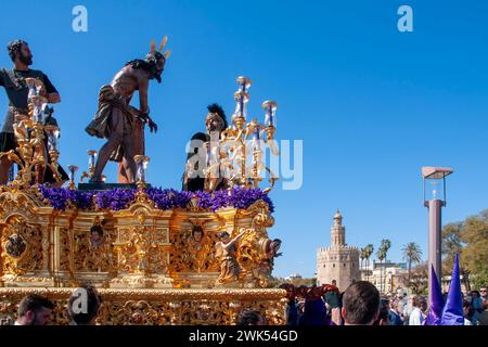 Geheimnisvolle Prozession der Bruderschaft der Zigarrenbauer während der Karwoche in Sevilla, Spanien Stockfoto