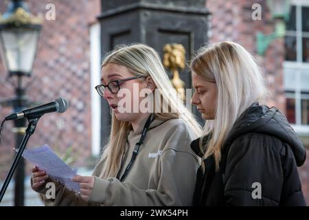 Friends of Brianna Ghey, ein 16-jähriges britisches Transgender-Mädchen, wurde in einem vorsätzlichen Angriffsschrei ermordet, während er eine Trauerfeier hielt Stockfoto