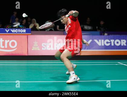 Kuala Lumpur, Malaysia. Februar 2024. Katethong Supanida aus Thailand im Kampf gegen Sindhu Pusarla Venkata aus Indien (nicht abgebildet) während des Women's Singles Finals der SELANGOR Badminton Asia Team Championships 2024 im Setia City Convention Centre in Shah Alam, Selangor, Malaysia. Endpunktzahl: Sindhu Pusarla Venkata 2:0 Katethong Supanida. (Foto: Wong Fok Loy/SOPA Images/SIPA USA) Credit: SIPA USA/Alamy Live News Stockfoto