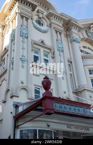 Llandudno North Wales vereinigtes Königreich 01. August 2022 das Palladium war früher ein Theater in Llandudno , der Front des Palladium-öffentlichen Hauses jetzt Stockfoto