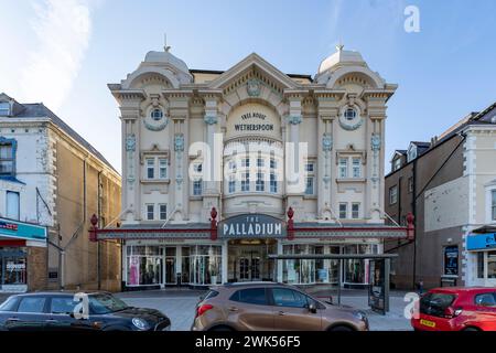 Llandudno North Wales vereinigtes Königreich 01. August 2022 das Palladium war früher ein Theater in Llandudno , der Front des Palladium-öffentlichen Hauses jetzt Stockfoto