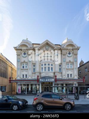 Llandudno North Wales vereinigtes Königreich 01. August 2022 das Palladium war früher ein Theater in Llandudno , der Front des Palladium-öffentlichen Hauses jetzt Stockfoto