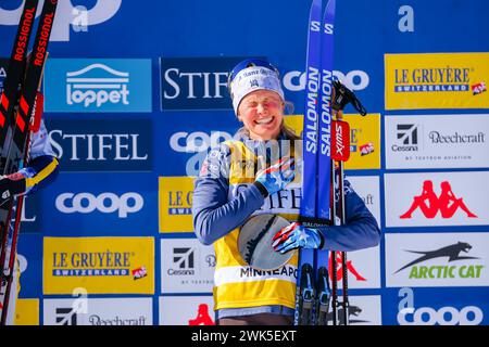 Minneapolis, Minnesota, USA. Februar 2024. JESSIE DIGGINS aus den Vereinigten Staaten feiert am 3. Tag der COOP FIS Cross-Country-Weltmeisterschaft 2024 am 18. Februar 2024 auf dem Podium des 10-km-Rennens in Minneapolis, Minnesota, USA. (Kreditbild: © Steven Garcia/ZUMA Press Wire) NUR REDAKTIONELLE VERWENDUNG! Nicht für kommerzielle ZWECKE! Stockfoto