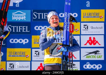 Minneapolis, Minnesota, USA. Februar 2024. JESSIE DIGGINS aus den Vereinigten Staaten feiert am 3. Tag der COOP FIS Cross-Country-Weltmeisterschaft 2024 am 18. Februar 2024 auf dem Podium des 10-km-Rennens in Minneapolis, Minnesota, USA. (Kreditbild: © Steven Garcia/ZUMA Press Wire) NUR REDAKTIONELLE VERWENDUNG! Nicht für kommerzielle ZWECKE! Stockfoto