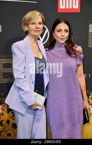 Andrea Kathrin Loewig und Arzu Bazman bei der Place to B Berlinale-Party Eine glamouröse Goldene Nacht am Place to B 2024 im Rahmen der Berlinale 2024 im Restaurant Borchardt. Berlin, 17.02.2024 *** Andrea Kathrin Loewig und Arzu Bazman auf der Place to B Berlinale Party Eine glamouröse Goldene Nacht auf dem Place to B 2024 im Rahmen der Berlinale 2024 im Restaurant Borchardt Berlin, 17 02 2024 Foto:Xn.xKubelkax/xFuturexImagex Place to b 4227 Stockfoto