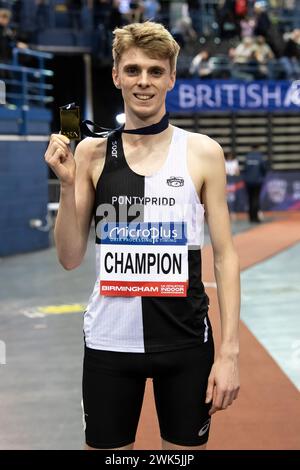 Birmingham, Großbritannien. Februar 2024. Piers Copeland von Pontypridd Roadents AC gewinnt am 17./18. Februar 2024 die Goldmedaille in den 1500 m langen Herren bei den Microplus UK Athletics Indoor Championships in der Utilita Arena in Birmingham. Foto von Gary Mitchell Credit: Gary Mitchell, GMP Media/Alamy Live News Stockfoto