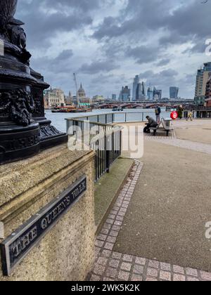 Millennium Bridge, Blick auf St. Pauls, Stadtteil London Borough of Southwark 05.02.2024, London Southwark England Vereinigtes Königreich *** Millennium Bridge, Blick auf St Pauls, London Borough of Southwark 05 02 2024, London Southwark England Vereinigtes Königreich London 5-8.2.24 iphone LR-6477 Stockfoto