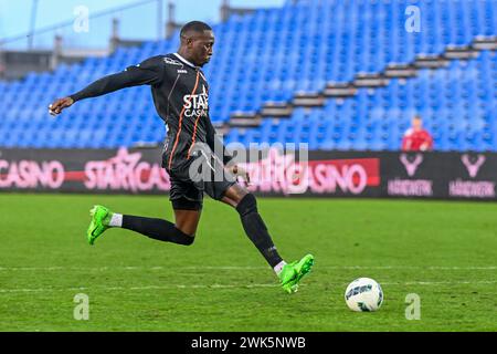 Souleymane Anne (22) von KMSK Deinze im Bild eines Fußballspiels zwischen KMSK Deinze und Beerschot am 22. Spieltag der Challenger Pro League 2023-2024 am Sonntag, den 18 . Februar 2024 in Deinze , Belgien . FOTO SPORTPIX | Stijn Audooren Stockfoto