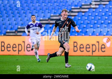 Jellert Van Landschoot (18) von KMSK Deinze, dargestellt während eines Fußballspiels zwischen KMSK Deinze und Beerschot am 22. Spieltag der Challenger Pro League 2023-2024 , am Sonntag, den 18 . Februar 2024 in Deinze , Belgien . FOTO SPORTPIX | Stijn Audooren Stockfoto