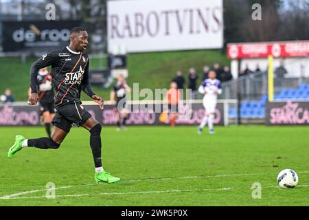 Souleymane Anne (22) von KMSK Deinze im Bild eines Fußballspiels zwischen KMSK Deinze und Beerschot am 22. Spieltag der Challenger Pro League 2023-2024 am Sonntag, den 18 . Februar 2024 in Deinze , Belgien . FOTO SPORTPIX | Stijn Audooren Stockfoto