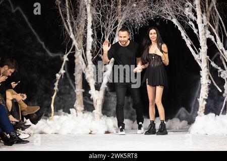 London, Großbritannien. Februar 2024. Die Designer Hila und Kristian Aadnevik auf dem Laufsteg der AADNEVIK AW24 Catwalk Show im Rahmen der London Fashion Week im Royal Horseguards Hotel. Quelle: Katie Collins/EMPICS/Alamy Live News Stockfoto