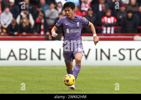 Liverpool's Wataru Endo spielte am 17. Februar 2024 im Gtech Community Stadium in Brentford, England, während des Premier League-Spiels zwischen Brentford und Liverpool. Stockfoto