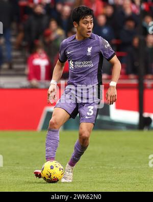 Liverpool's Wataru Endo spielte am 17. Februar 2024 im Gtech Community Stadium in Brentford, England, während des Premier League-Spiels zwischen Brentford und Liverpool. Stockfoto