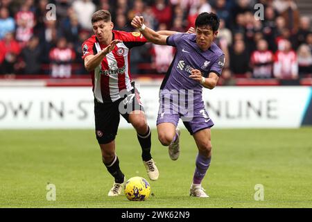 Liverpool's Wataru Endo spielte am 17. Februar 2024 im Gtech Community Stadium in Brentford, England, während des Premier League-Spiels zwischen Brentford und Liverpool. Stockfoto