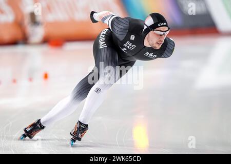 Calgary, Kanada. Februar 2024. CALGARY, KANADA - 18. FEBRUAR: Hendrik Dombek aus Deutschland, der am 18. Februar 2024 in Calgary, Kanada auf den 1500 m der Männer bei den ISU-Weltmeisterschaften im Speed Skating Single Distance Championships im Olympischen Oval antrat. (Foto von Andre Weening/Orange Pictures) Credit: Orange Pics BV/Alamy Live News Stockfoto