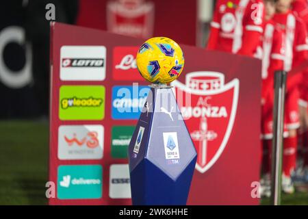 Monza, Italie. Februar 2024. Serie A Ball während der italienischen Meisterschaft Serie A Fußballspiel zwischen AC Monza und AC Milan am 18. Februar 2024 im U-Power Stadium in Monza, Italien - Foto Morgese-Rossini/DPPI Credit: DPPI Media/Alamy Live News Stockfoto