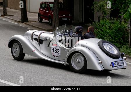 Mille Miglia 2014 oder 1000 Miglia, Nr. 132, BMW 328, Baujahr 1939, Oldtimer-Rennen, San Marino, Italien Stockfoto