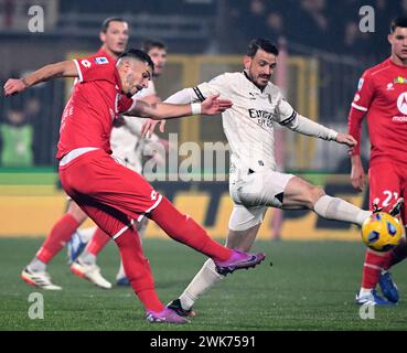 Monza. Februar 2024. Monzas Dany Mota (L) tritt beim 25. Fußballspiel zwischen Monza und AC Milan bei der Serie A 2023/24 in Monza, Italien, am 18. Februar 2024 an. Quelle: Augusto Casasoli/Xinhua/Alamy Live News Stockfoto