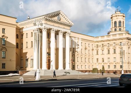 Minsk, Weißrussland - 30. Januar 2024: KGB-Gebäude im Zentrum von Minsk. Hochwertige Fotos Stockfoto