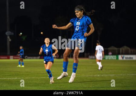 El Salvador Stürmer Brenda Ceren (10) feiert nach einem Elfmeterschießen beim CONCACAF Women’s Gold Cup im Vorspiel gegen Guatemala am Samstag Stockfoto