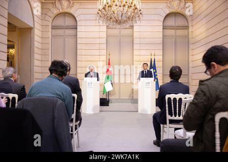 Paris, Frankreich. Februar 2024. - Der französische Fürst Emmanuel Macron empfängt am 16. Februar 2024 König Abdullah II. Von Jordanien im Elysee-Palast in Paris. Foto: Balkis Press/ABACAPRESS.COM Credit: Abaca Press/Alamy Live News Stockfoto