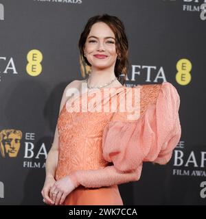 Royal Festival Hall, London, Großbritannien. Februar 2024. Emma Stone fotografierte 2024 bei den EE BAFTA Film Awards Red Carpet Arrivals. Foto von Julie Edwards./Alamy Live News Stockfoto