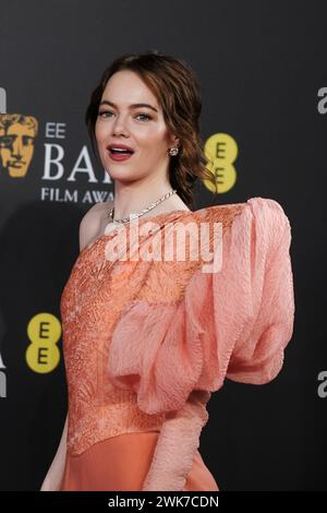 Royal Festival Hall, London, Großbritannien. Februar 2024. Emma Stone fotografierte 2024 bei den EE BAFTA Film Awards Red Carpet Arrivals. Foto von Julie Edwards./Alamy Live News Stockfoto